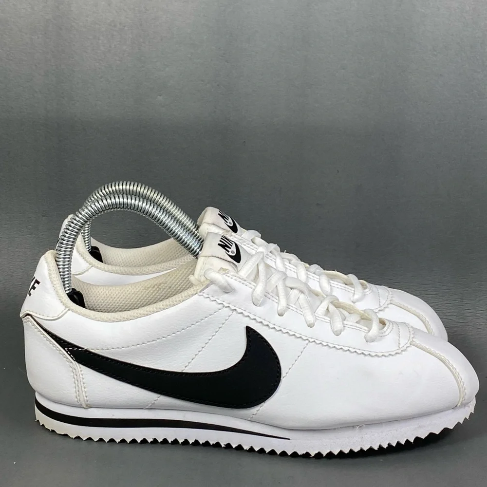 Nike Cortez Basic Leather Casual Shoe White/Black womens size 7.5 (Y6)